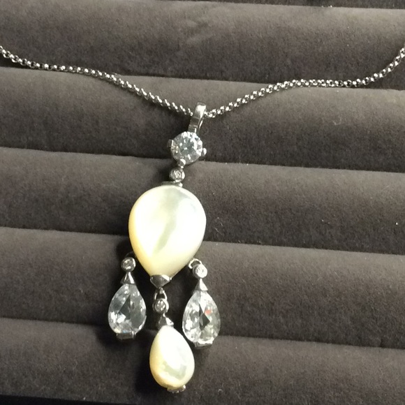 White stone Necklace and earrings - Picture 3 of 8